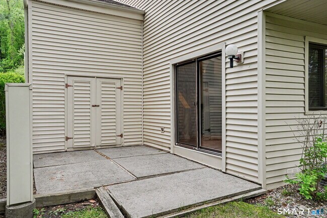 Building Photo - 49 Deer Run