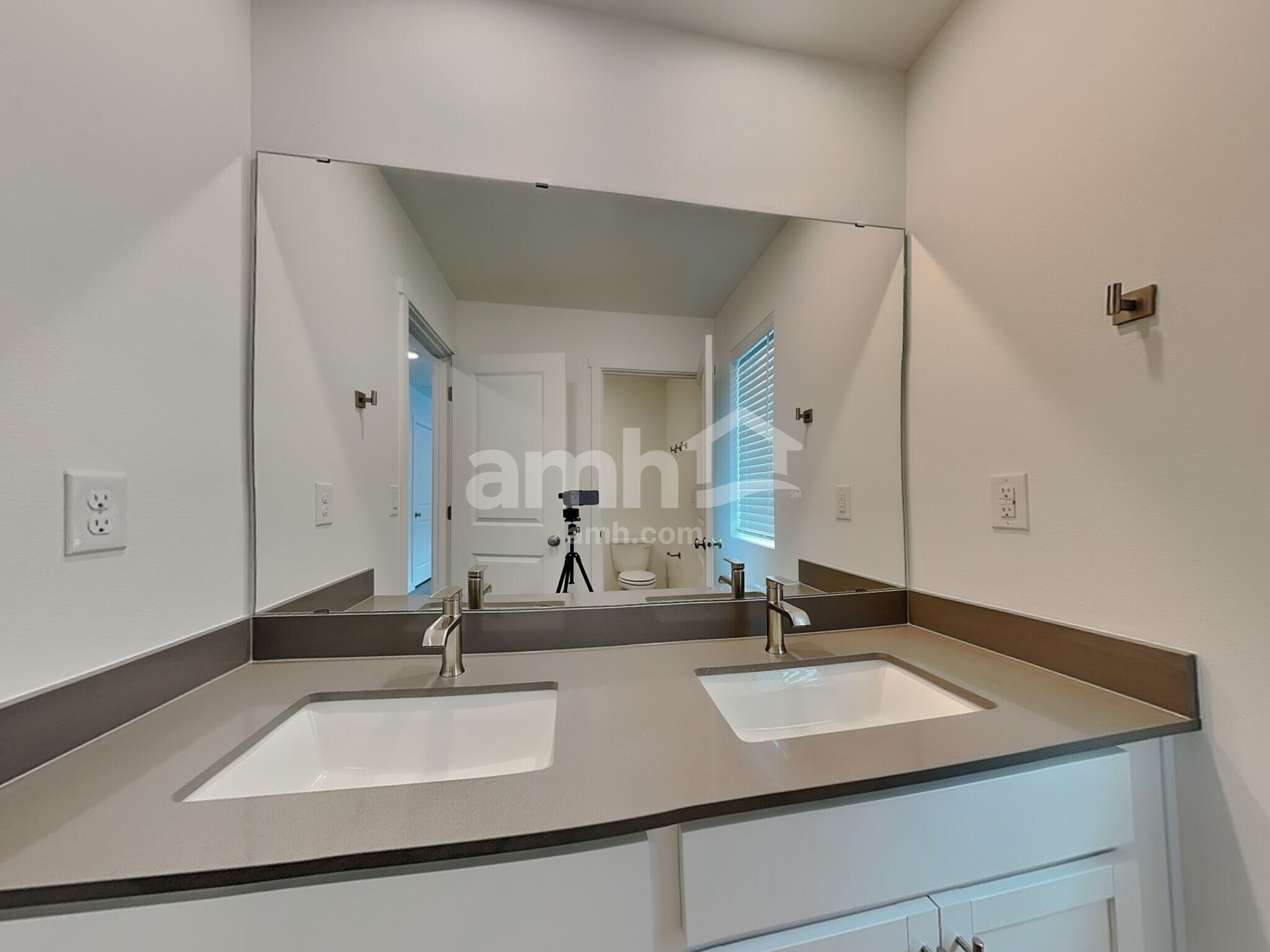 Building Photo - 5019 Washington St SE