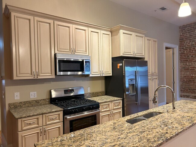 Building Photo - 802 St Charles Ave