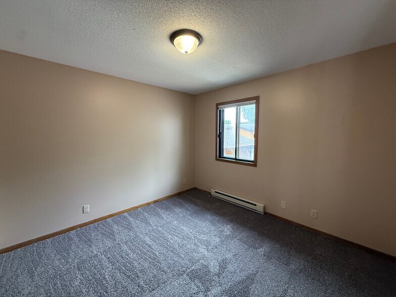 Building Photo - 624 Saxonwood Rd