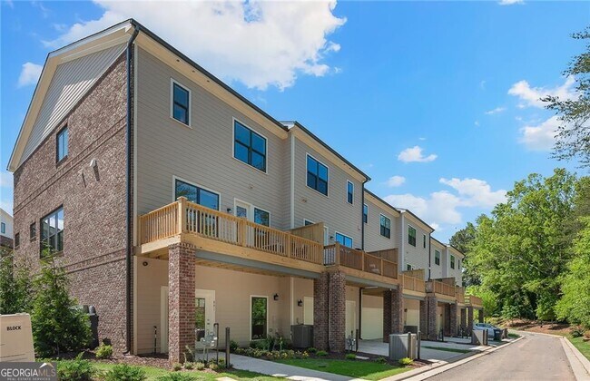 Building Photo - 820 Snider Walk NE