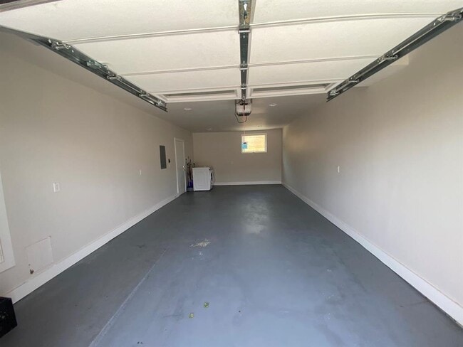 Building Photo - 1903 E 8th St