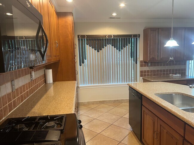 Kitchen - 1554 Willow Pond Dr