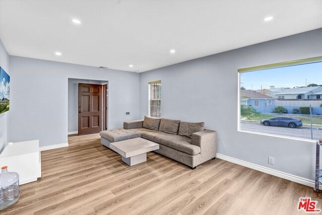 Building Photo - 1920 Van Wick St