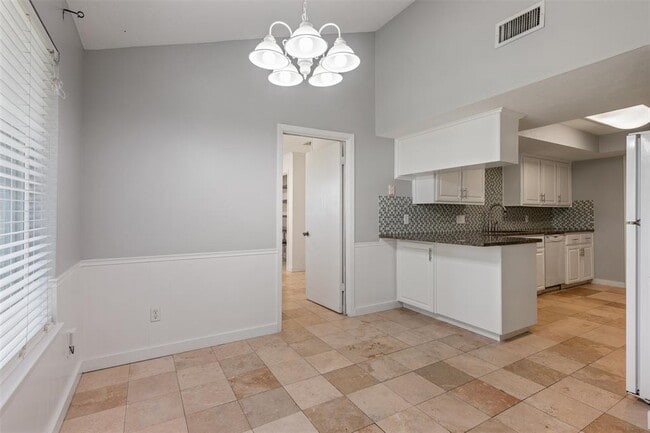 Building Photo - 2407 Harrowden Dr