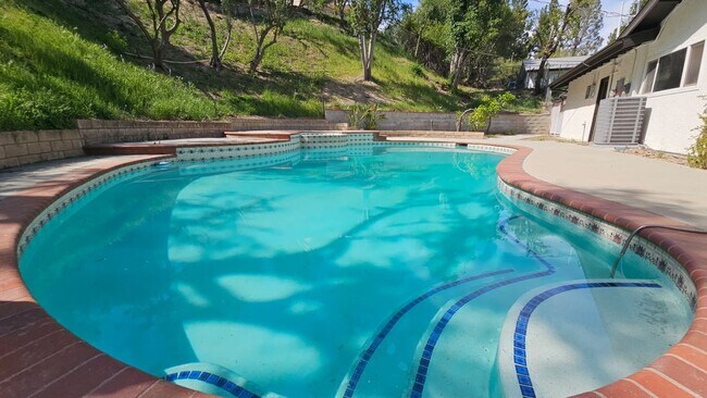 Building Photo - Gorgeous Newly Remodeled 4 Bedroom 2 Bath Home for Rent in West Hills