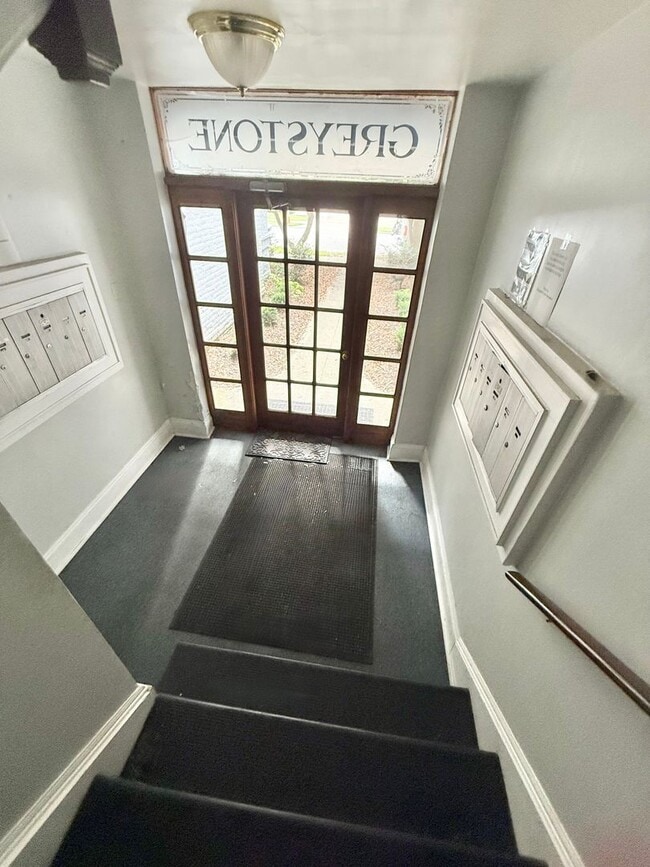 Building Photo - **BEST DEAL**Ghent -2 Bedroom condo 2nd Fl...