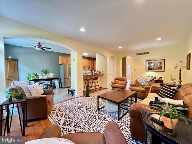 Building Photo - 668 Greycliffe Ln