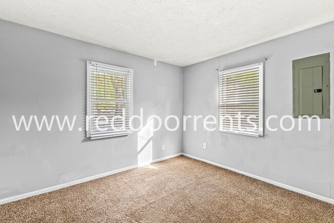 Building Photo - 1449 S Leland Ave