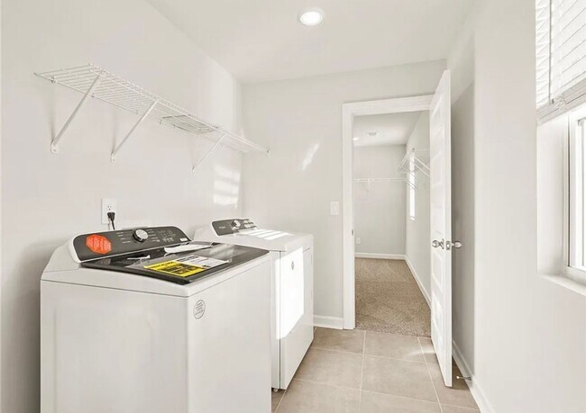 Building Photo - Beautiful 4/3 Available Now!