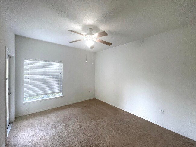 Building Photo - 1854 Pelican Dr