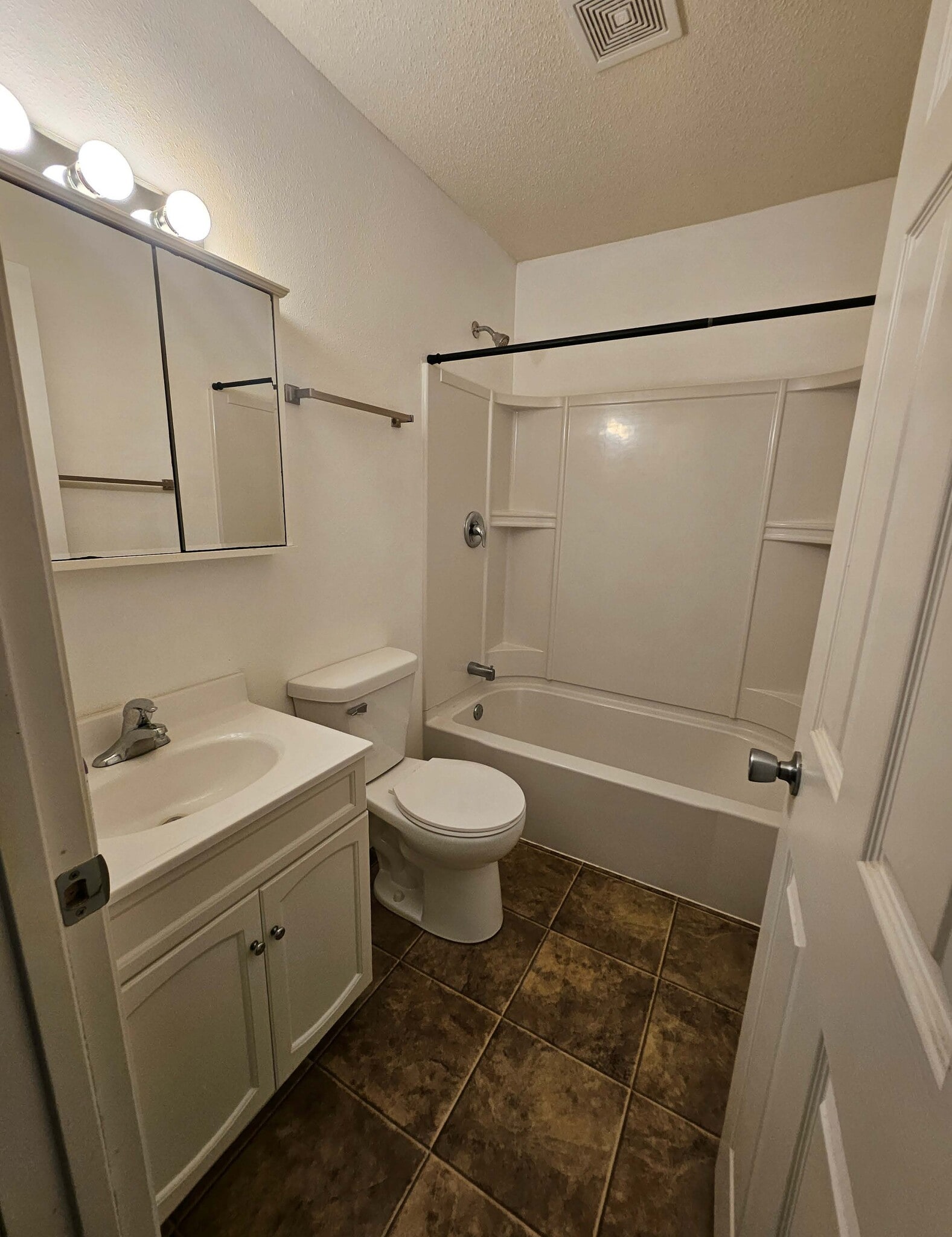 Building Photo - 1825 5th St SE