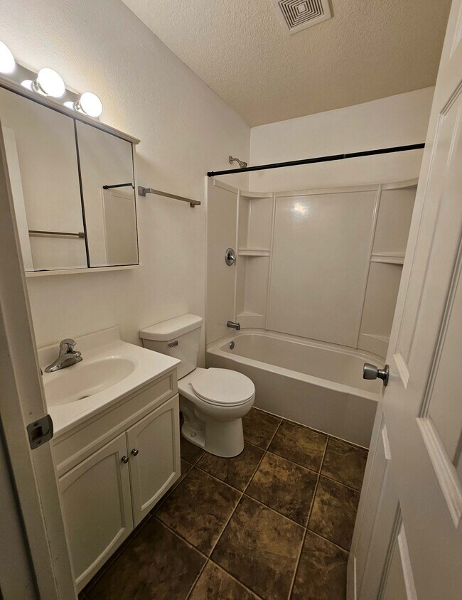 Building Photo - 1825 5th St SE