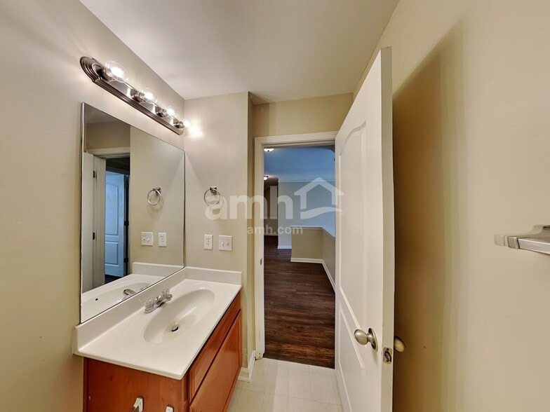 Building Photo - 183 Diamond Ridge Ave