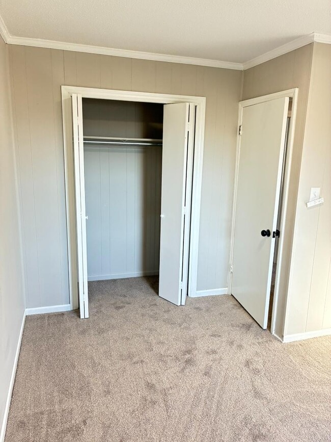 Building Photo - 1612 Dartmore Dr N