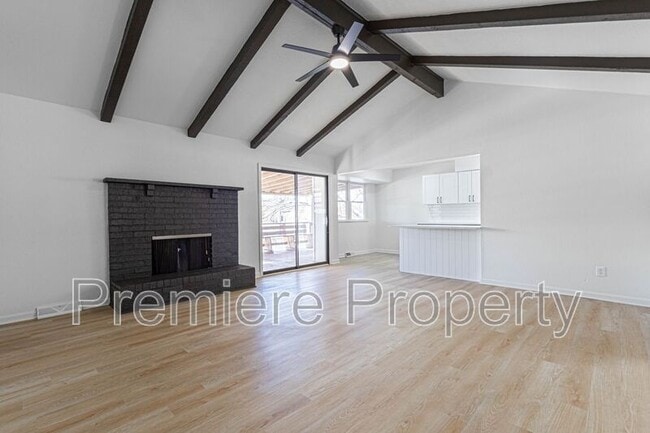 Building Photo - 705 NW Buckingham Pl