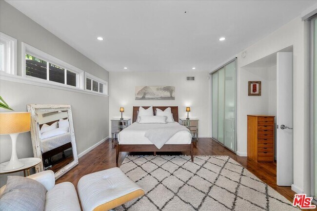 Building Photo - 8809 Appian Way