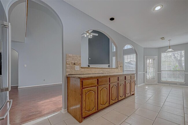 Building Photo - 16523 Pinon Vista Dr