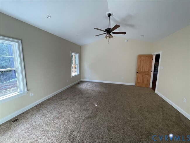 Building Photo - 2948 Pineview Dr