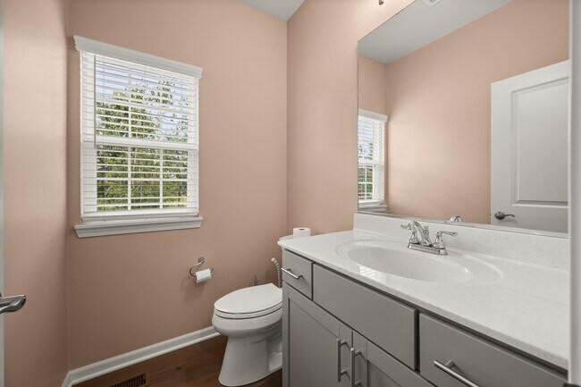 Building Photo - 406 Mary Ann Cir