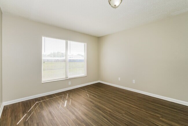 Building Photo - 646 Jaguar Ct