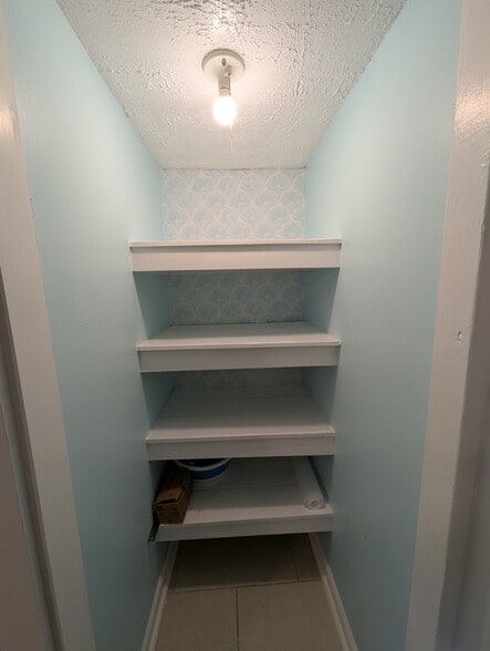 Building Photo - 1325 E 40th St