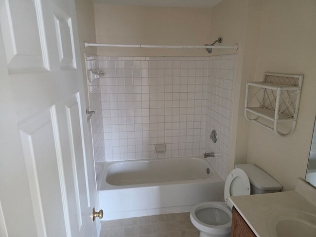 Building Photo - 131 Attic Ct