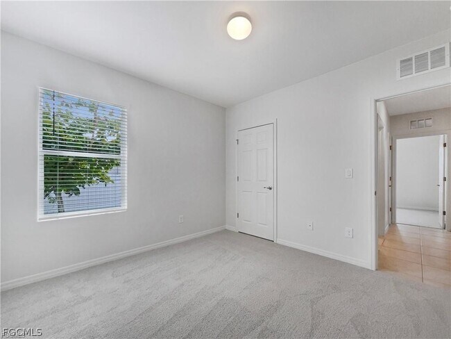 Building Photo - 131 NE 23rd Pl