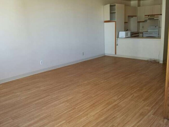 Building Photo - Kukui Plaza- Ewa Tower- 1 Bedroom, 1 Bath!