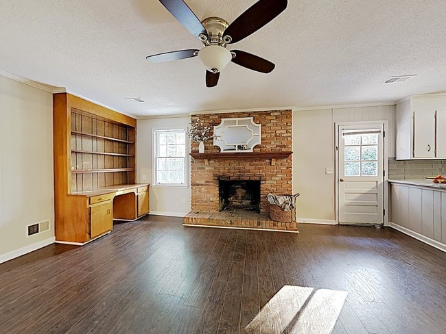 Building Photo - 4200 Oakridge Dr Columbia SC 29204