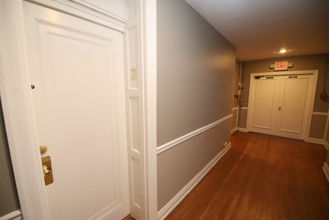 Building Photo - One Bedroom Condo on Eastern Parkway