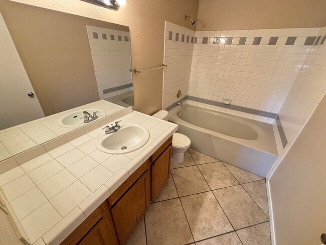 Building Photo - 6208 Yerba Ln