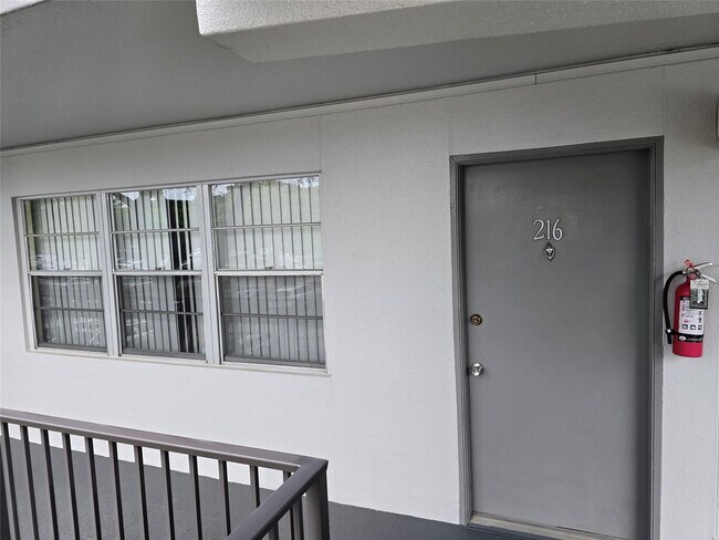 Building Photo - 13250 SW 4th Ct