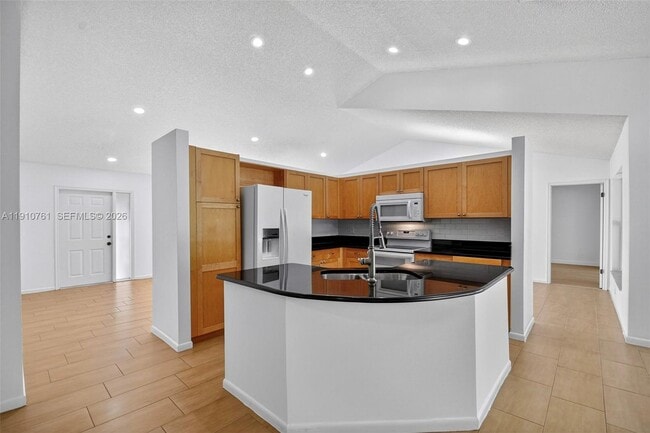 Building Photo - 9721 Majestic Way