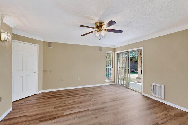 Building Photo - 9824 Lagrima De Oro Rd NE
