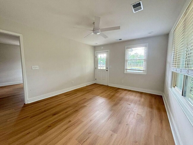 Building Photo - Fully Updated Home in Charleston