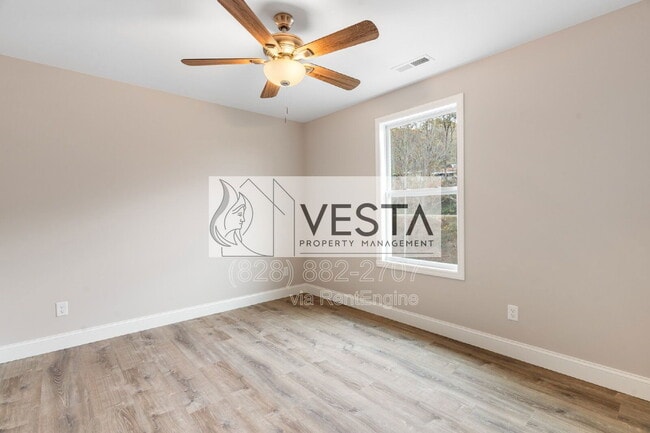 Building Photo - 16 Meadows Town Rd