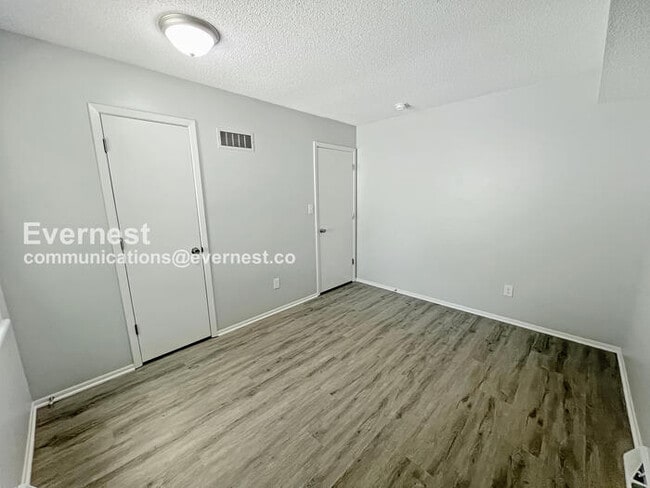 Building Photo - 19220 E 5th St Ct N