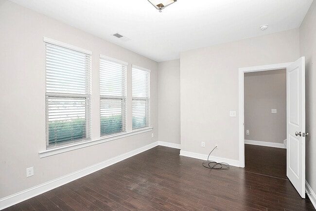Building Photo - 2633 Statesville Ave