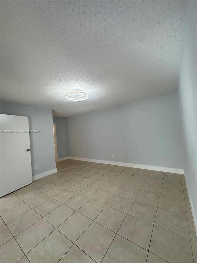 Building Photo - 10295 Hidden Springs Ct