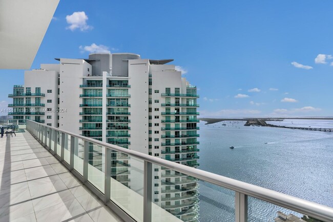 Building Photo - 1300 Brickell Bay Dr