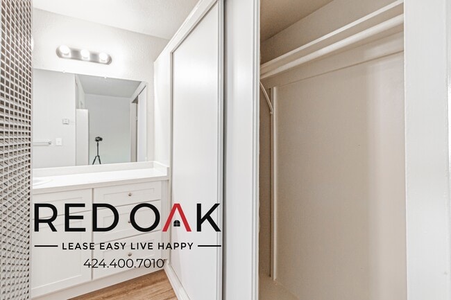 Building Photo - 4900 Clair Del Ave