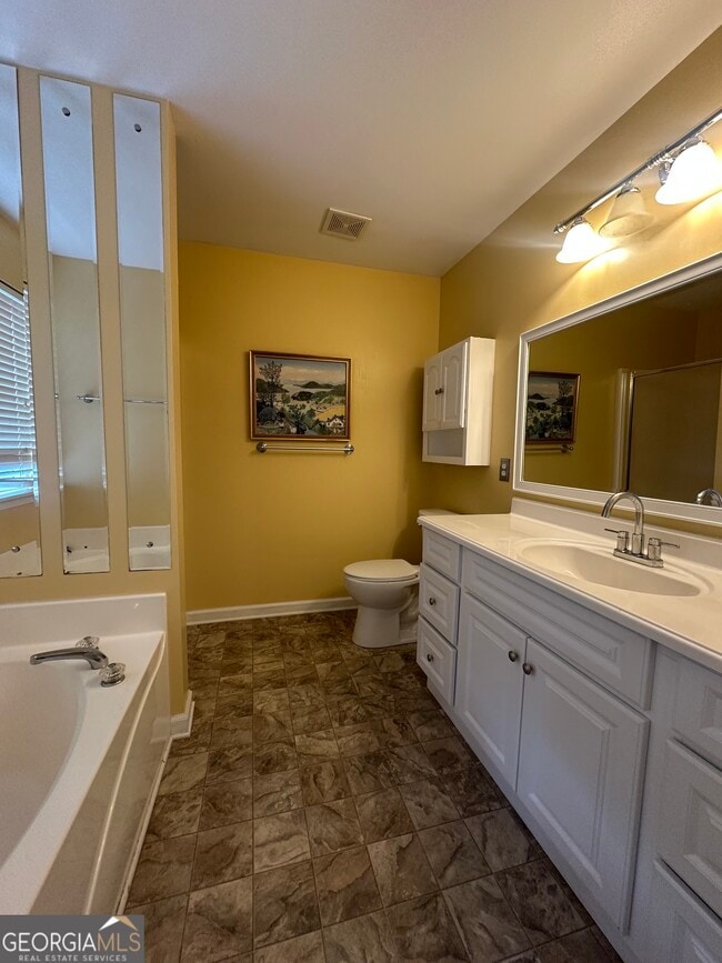 Building Photo - 1943 Oakbluff Way SW