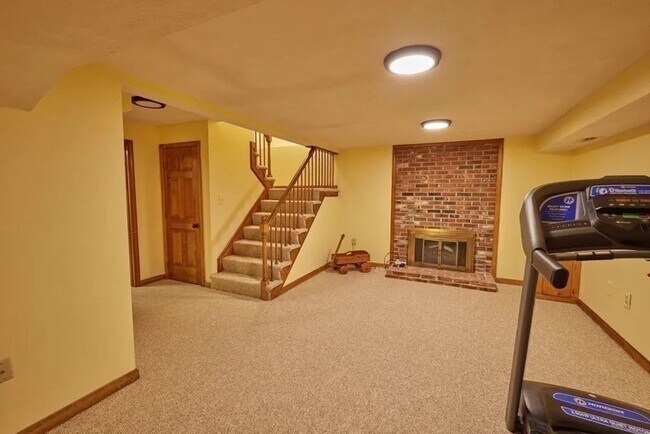 Building Photo - 710 Wellman Ave