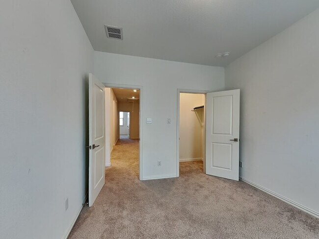 Building Photo - 7511 Edgeware Rd