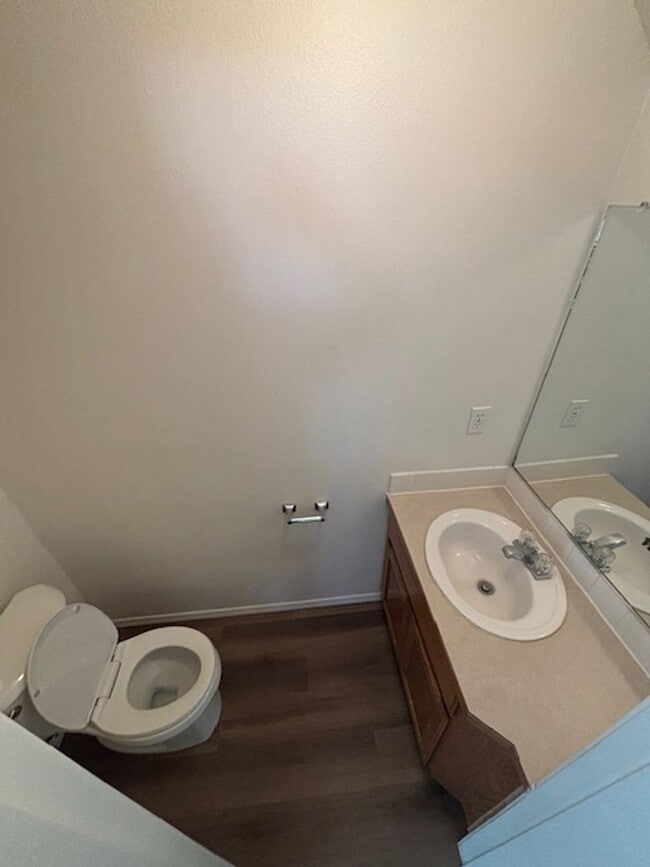 Building Photo - 4 Bed 2.5 Bath in Hillsboro. Half off firs...