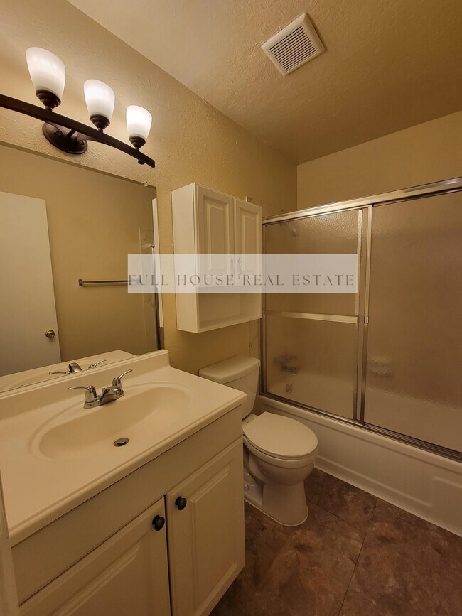 Building Photo - 1825 Mary Ellen St NE