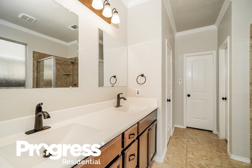 Building Photo - 340 Buckboard Ln