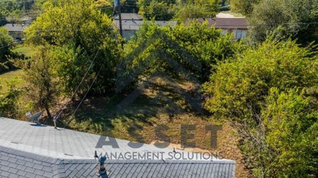 Building Photo - 4 bedroom 1 bathroom home in Midwest City!