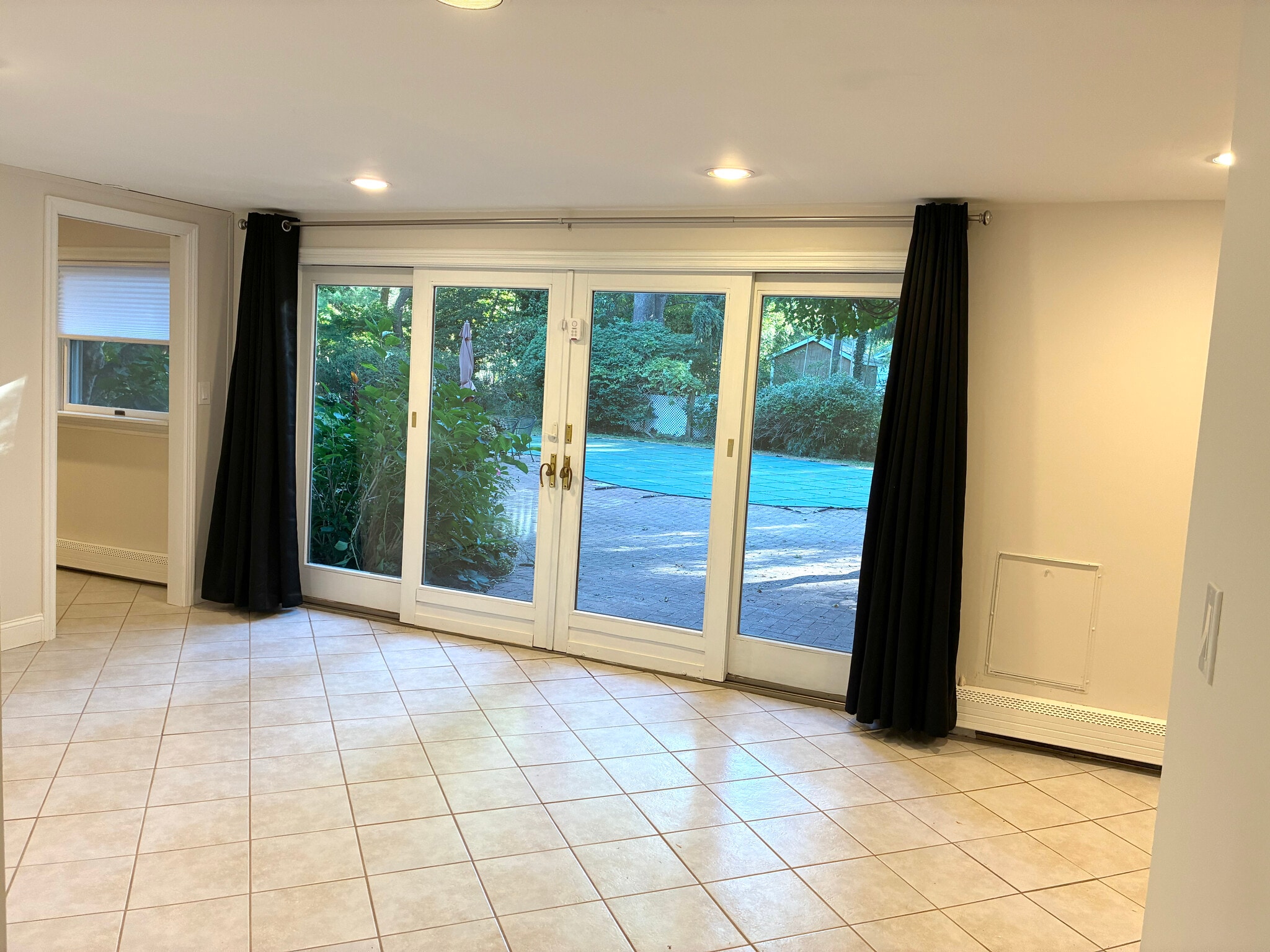 Light and Bright - 6 Charleston Dr